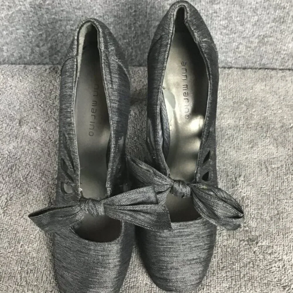 Ann Marino Ballet Toe Heels with Bow Sz 6M‎ Charcoal Gray Tear Drop Cut Outs